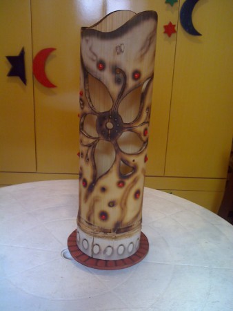 Luminária de bambú c/ flor vasada